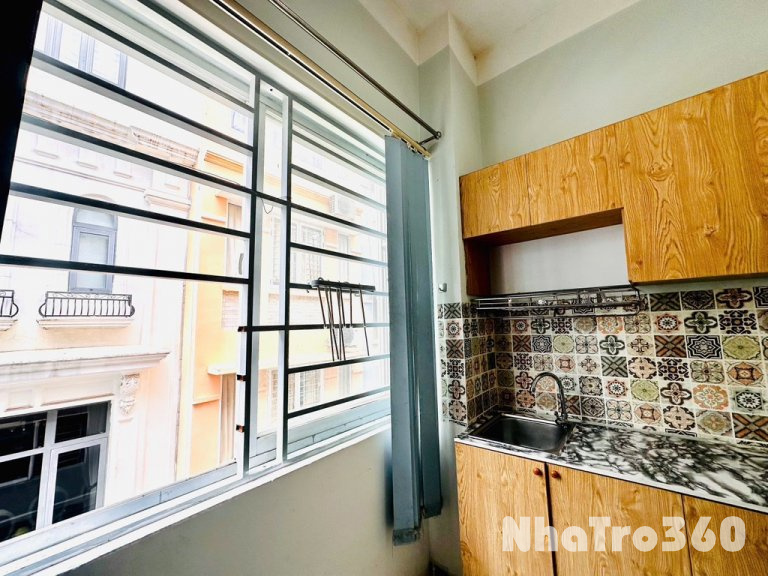 Căn hộ tách bếp full nội thất Nguyễn Trãi quận 1