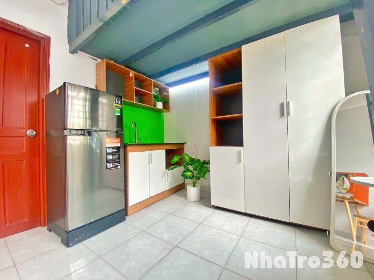 Căn hộ Duplex ban công Full nội thất ngay chợ Hoàng Hoa Thám