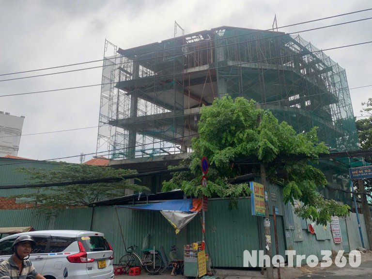 Cần cho thuê nhà 2 mặt tiền lớn  kinh doanh 1 hầm 1 trệt 4 lầu số 94 đường Phan Huy Ích, P15, quận Tân Bình