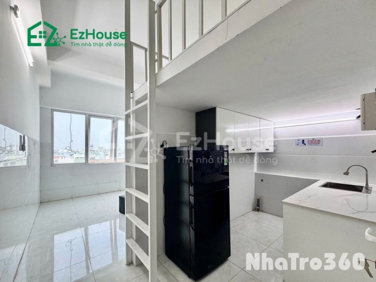 Phòng full nội thất, cửa sổ, gác