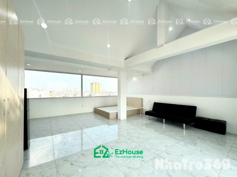 Phòng full nội thất, cửa sổ rộng rãi