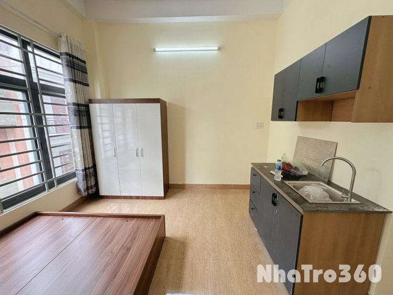 Phòng full nội thất mới, ban công cửa sổ trời siu siu thoáng