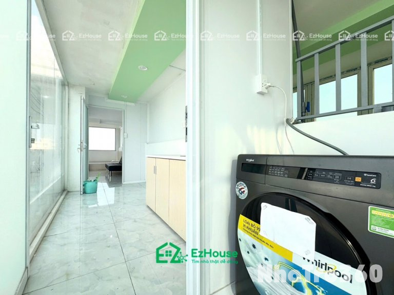 Phòng full nội thất, cửa sổ rộng rãi