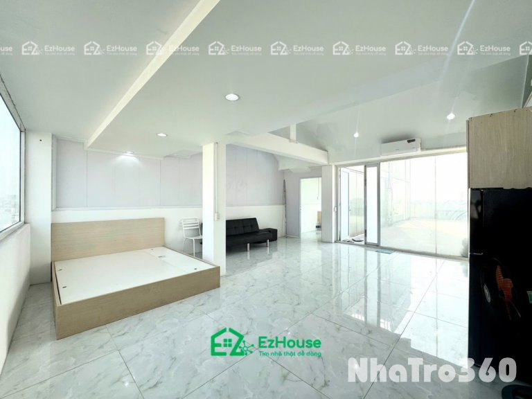 Phòng full nội thất, cửa sổ rộng rãi