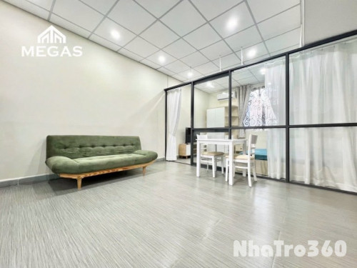 CĂN HỘ CỬA SỔ TÁCH BẾP FULL NỘI THẤT QUẬN 1 GẦN CẦU NGUYỄN VĂN CỪ