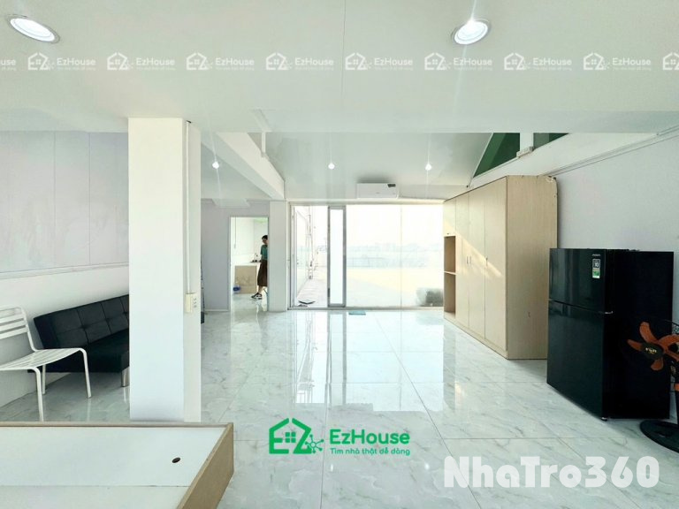 Phòng full nội thất, cửa sổ rộng rãi