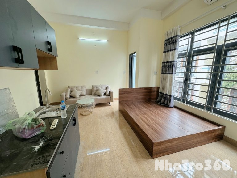 Phòng full nội thất mới, ban công cửa sổ trời siu siu thoáng