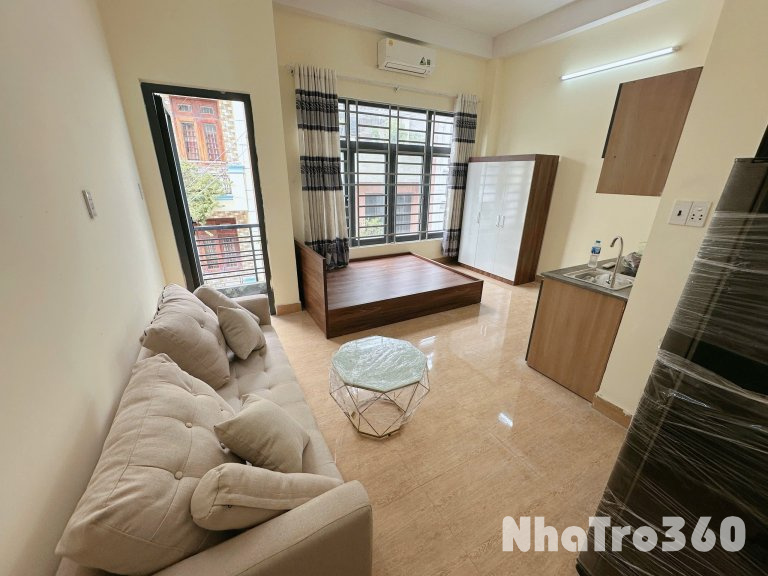 Phòng full nội thất mới, ban công cửa sổ trời siu siu thoáng