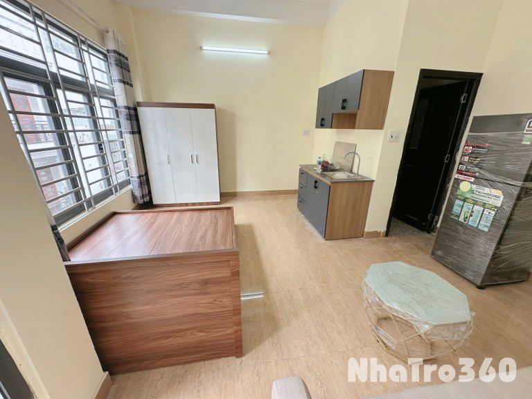 Phòng full nội thất mới, ban công cửa sổ trời siu siu thoáng