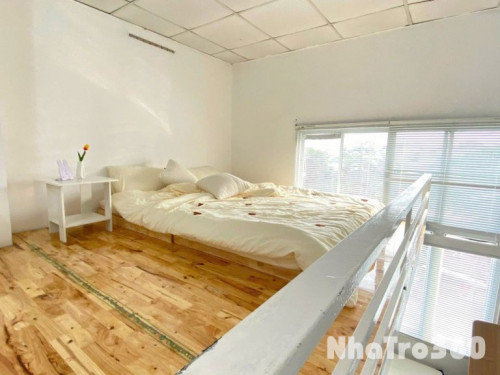 Căn hộ có gác, cửa sổ trời 30m2 gần HV Hàng Không