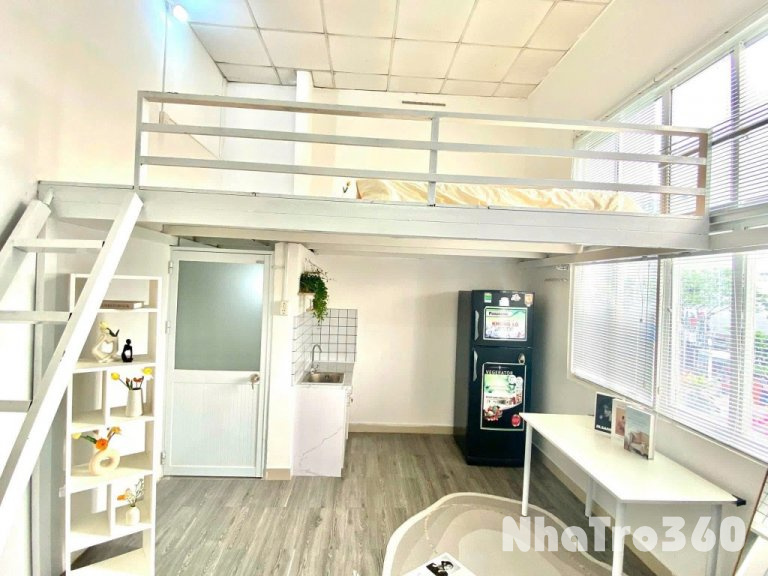 Căn hộ có gác, cửa sổ trời 30m2 gần HV Hàng Không