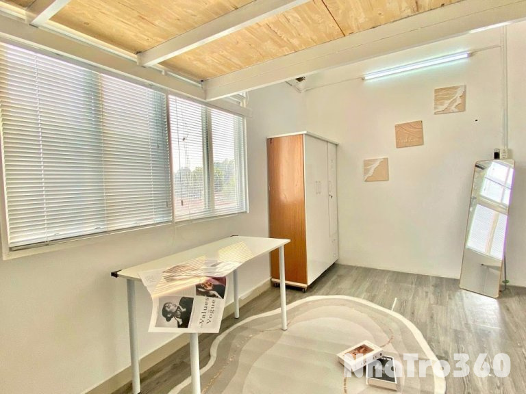 Căn hộ có gác, cửa sổ trời 30m2 gần HV Hàng Không