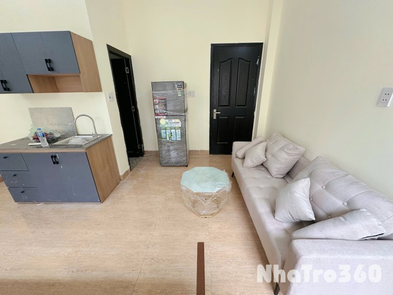 Phòng full nội thất mới, ban công cửa sổ trời siu siu thoáng