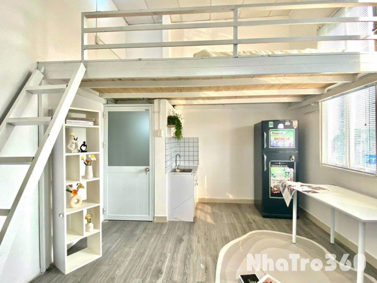 Căn hộ có gác, cửa sổ trời 30m2 gần HV Hàng Không