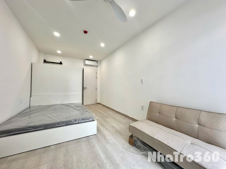 CĂN HỘ BAN CÔNG FULL NỘI THẤT QUẬN 10 GẦN NHÀ THI ĐẤU PHÚ THỌ