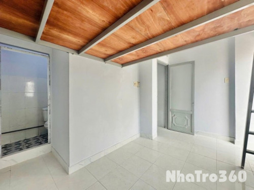 Có gác, ban công, ngay Tên Lửa