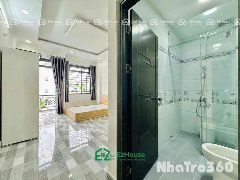 Phòng full nội thất, ban công