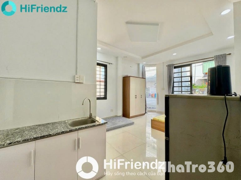 Trống sẵn phòng studio ban công rộng ngay Cách mạng Tháng Tám Q10