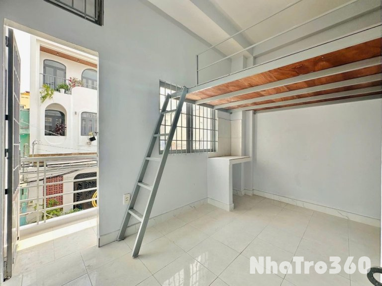 Có gác, ban công, ngay Tên Lửa