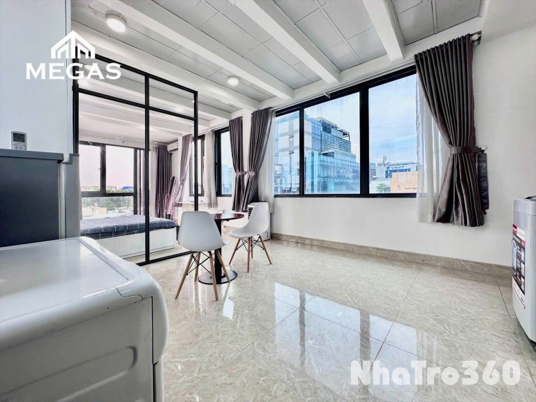 STUDIO TÁCH BẾP MỚI CÓ CẢ BAN CÔNG TẠI Q1