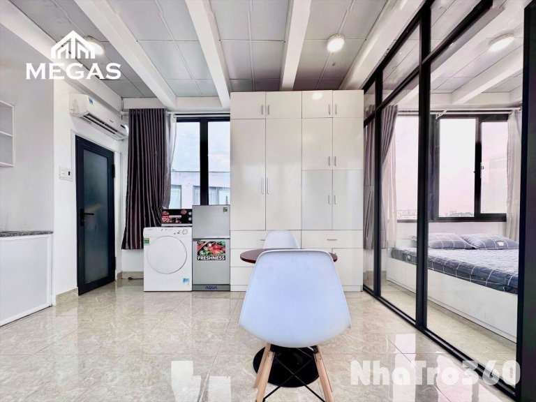 STUDIO TÁCH BẾP MỚI CÓ CẢ BAN CÔNG TẠI Q1