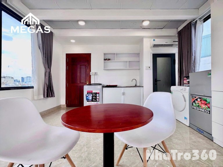 STUDIO TÁCH BẾP MỚI CÓ CẢ BAN CÔNG TẠI Q1