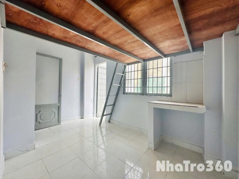 Có gác, ban công, ngay Tên Lửa