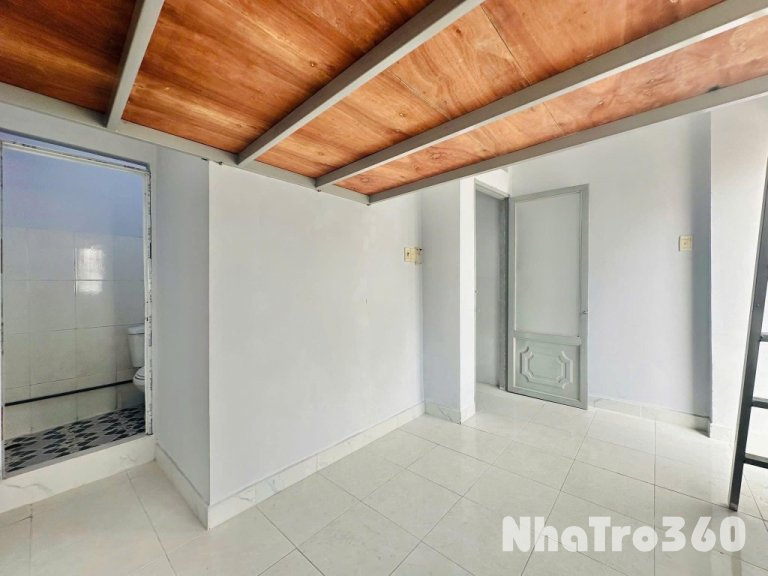 Có gác, ban công, ngay Tên Lửa