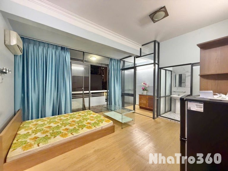 CĂN HỘ BAN CÔNG TÁCH BẾP FULL NỘI THẤT QUẬN 10 GẦN CÔNG TRƯỜNG DÂN CHỦ