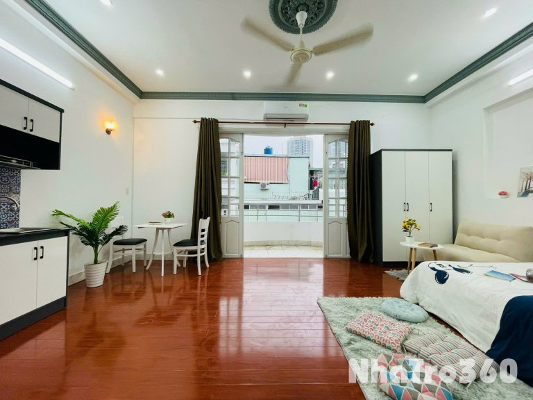 CĂN HỘ BAN CÔNG FULL NỘI THẤT QUẬN 10 GẦN CẦU VƯỢT 3 THÁNG 2