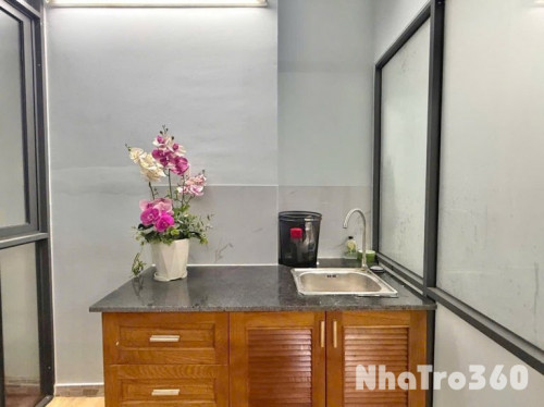 CĂN HỘ BAN CÔNG TÁCH BẾP FULL NỘI THẤT QUẬN 10 GẦN CÔNG TRƯỜNG DÂN CHỦ