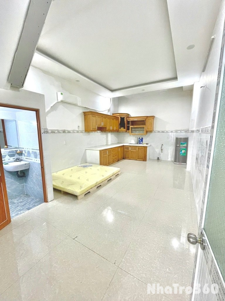 Phòng FULL nội thất ngay NGUYỄN TẤT THÀNH