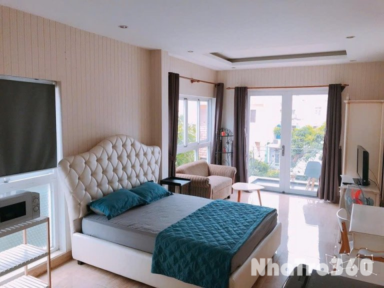 Căn hộ full nội thất ban công 40m2 Lý Chính Thắng