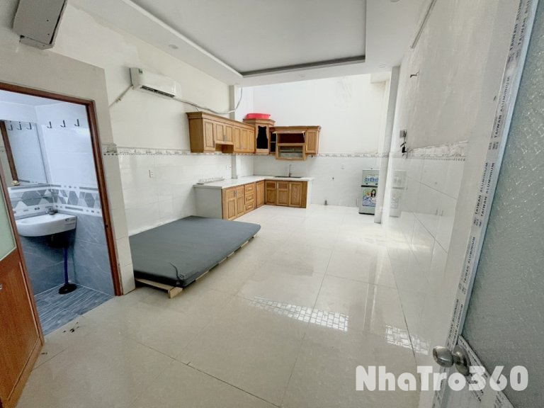 Phòng FULL nội thất ngay NGUYỄN TẤT THÀNH