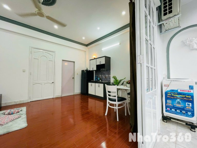 CĂN HỘ BAN CÔNG FULL NỘI THẤT QUẬN 10 GẦN CẦU VƯỢT 3 THÁNG 2