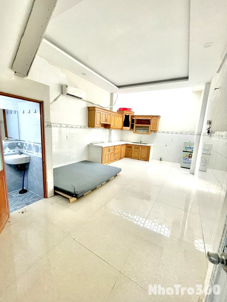 Phòng FULL nội thất ngay NGUYỄN TẤT THÀNH