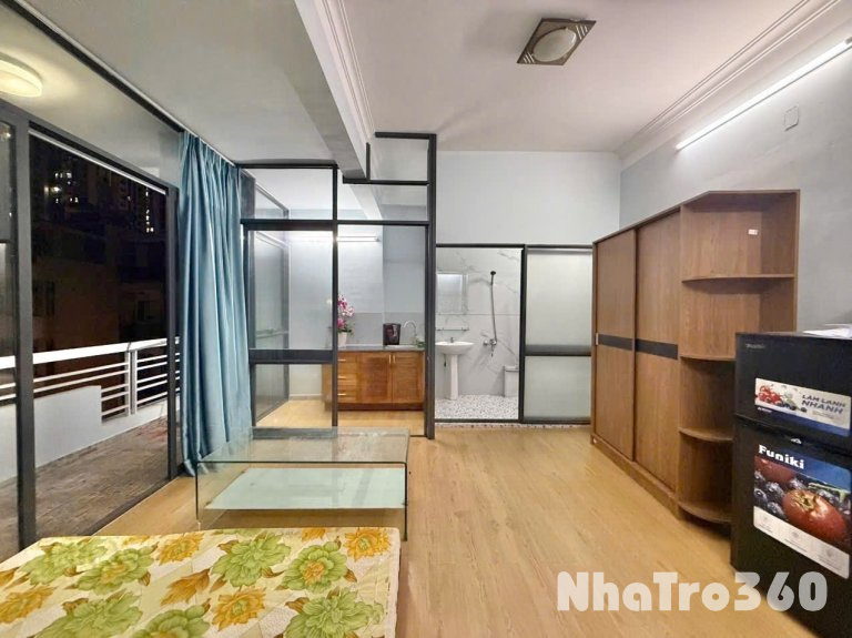 CĂN HỘ BAN CÔNG TÁCH BẾP FULL NỘI THẤT QUẬN 10 GẦN CÔNG TRƯỜNG DÂN CHỦ