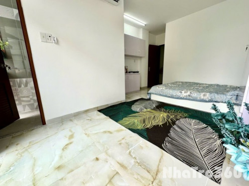 Cho thuê căn hộ ban công, Q10 || đường Sư Vạn Hạnh || gần Huflit, Vạn Hạnh Mall, Việt Nam Quốc Tự