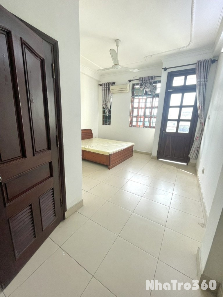 Phòng tách bếp ngay NGÃ TƯ GA. Giờ tự do , free xe