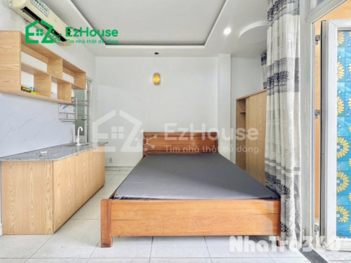 Ngay ngã tư 4 xã, full nội thất, ban công