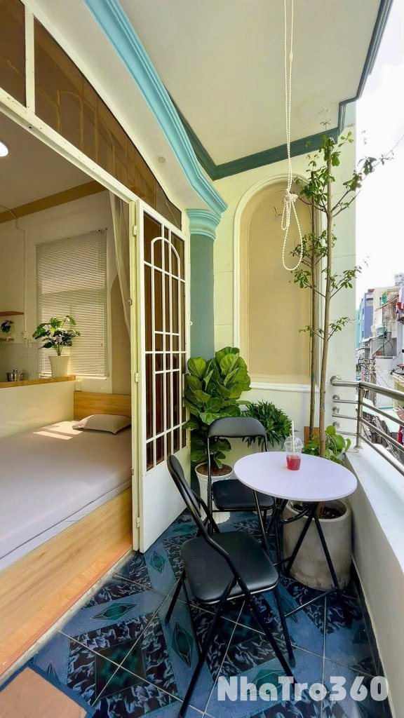 STUDIO BAN CÔNG SIÊU XINH MỚI TOANH NGAY TRUNG TÂM Q10