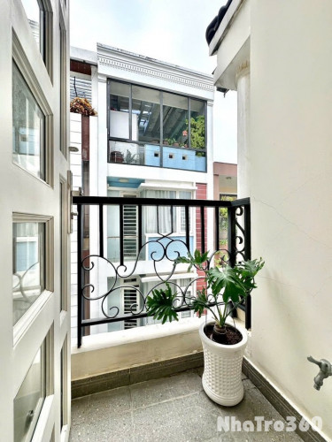 Căn hộ full nội thất ban công 40m2 Lý Tự Trọng