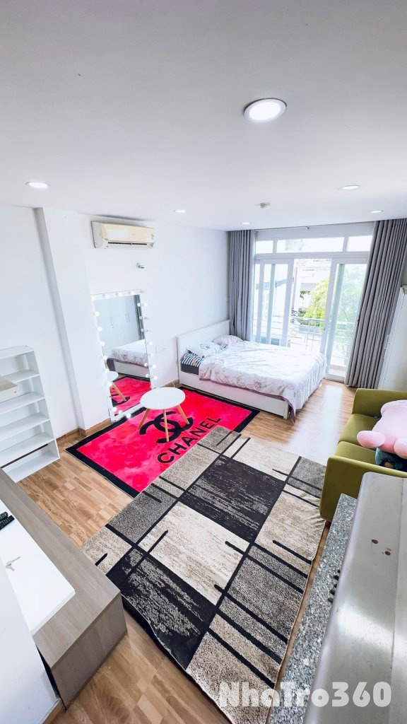 Cho thuê căn hộ ban công, Q4 || ngay Bến Vân Đồn || gần Đại Học Luật, cầu Calmette, chợ Xóm Chiếu