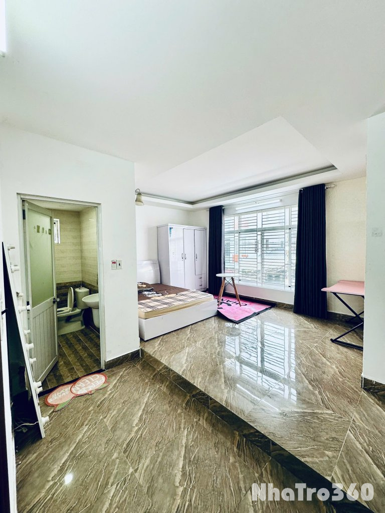 Căn hộ cho thuê ngay trung tâm quận 4, có cửa sổ, bancol đón nắng
