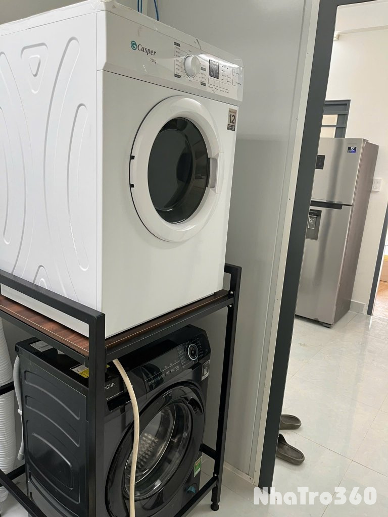 Cho thuê căn hộ 1PN, ban công, Q10 || Đường 3/2 || gần Vạn Hạnh Mall, Huflit, Việt Nam Quốc Tự