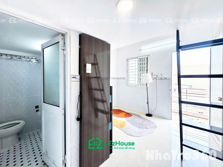 Nhà mới 100%, ngay mặt tiền, gác cao