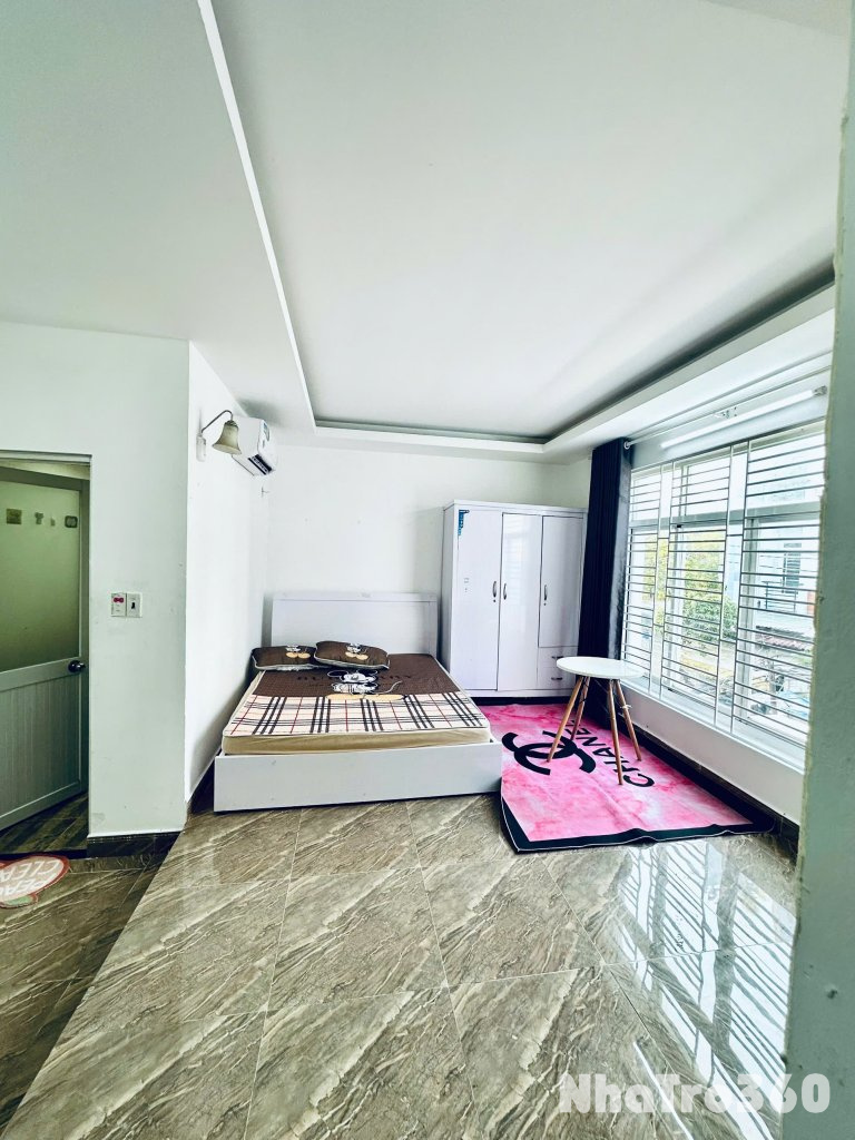 Căn hộ cho thuê ngay trung tâm quận 4, có cửa sổ, bancol đón nắng