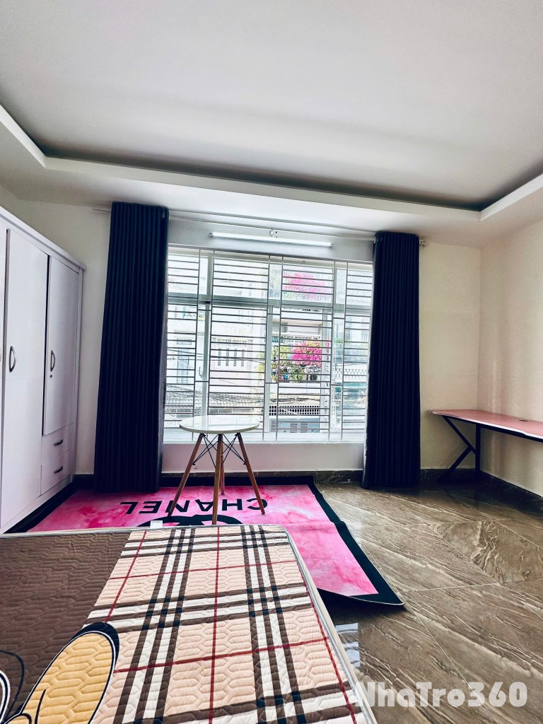 Căn hộ cho thuê ngay trung tâm quận 4, có cửa sổ, bancol đón nắng