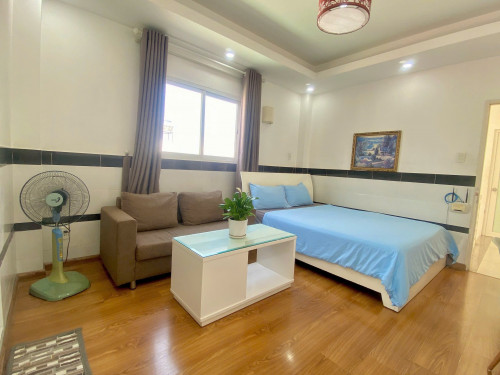 Căn hộ cho thuê ngay trung tâm quận 8, Full nội thất, có bancol thoáng mát