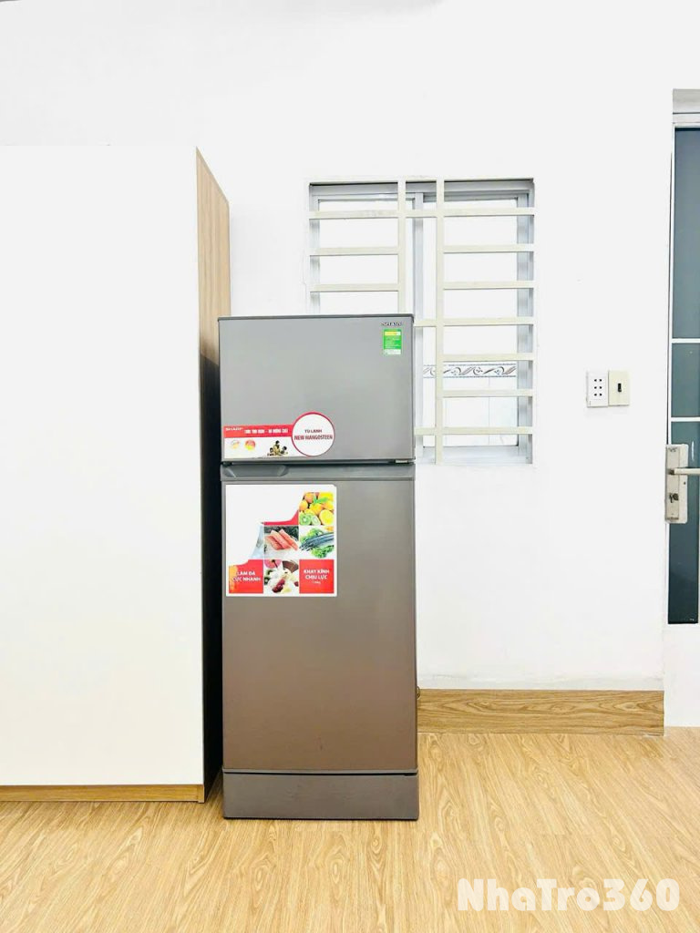 Phòng trọ ngay sân bay Tân Sơn Nhất với cửa sổ to giá siêu rẻ